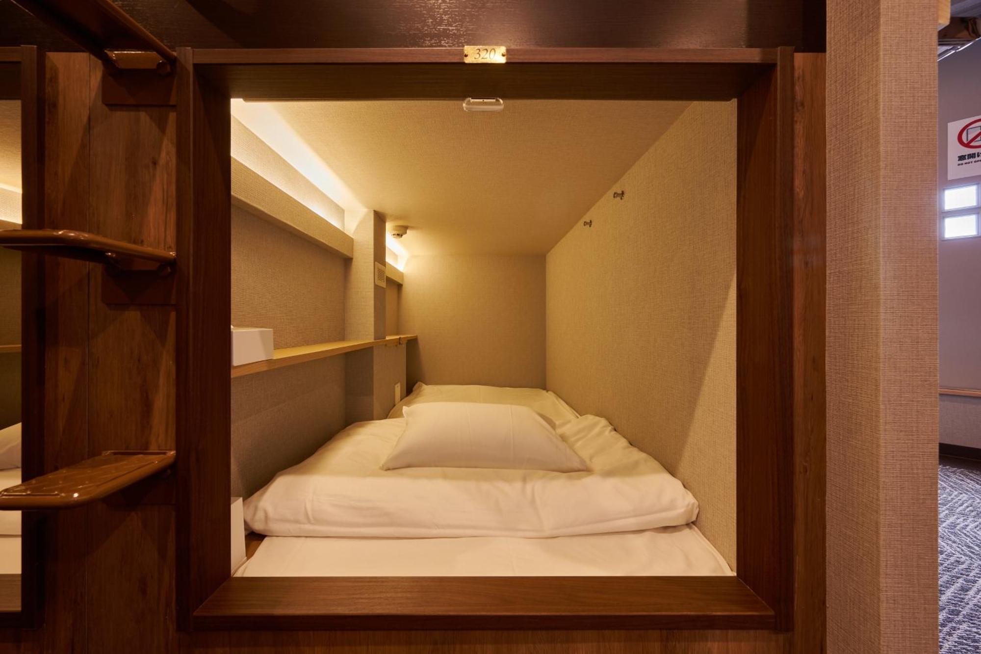 Capsule Hotel Continue Nijojokita Киото Экстерьер фото