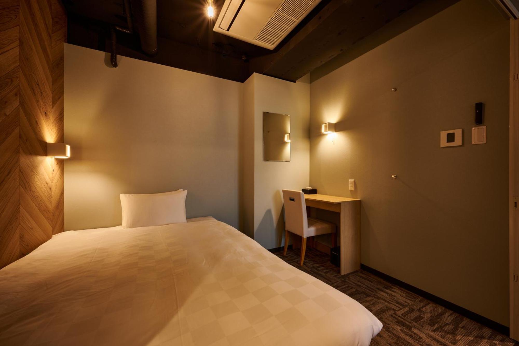 Capsule Hotel Continue Nijojokita Киото Экстерьер фото